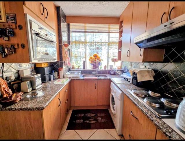 2 BEDROOM APARTMENT FOR SALE IN SINOVILLE